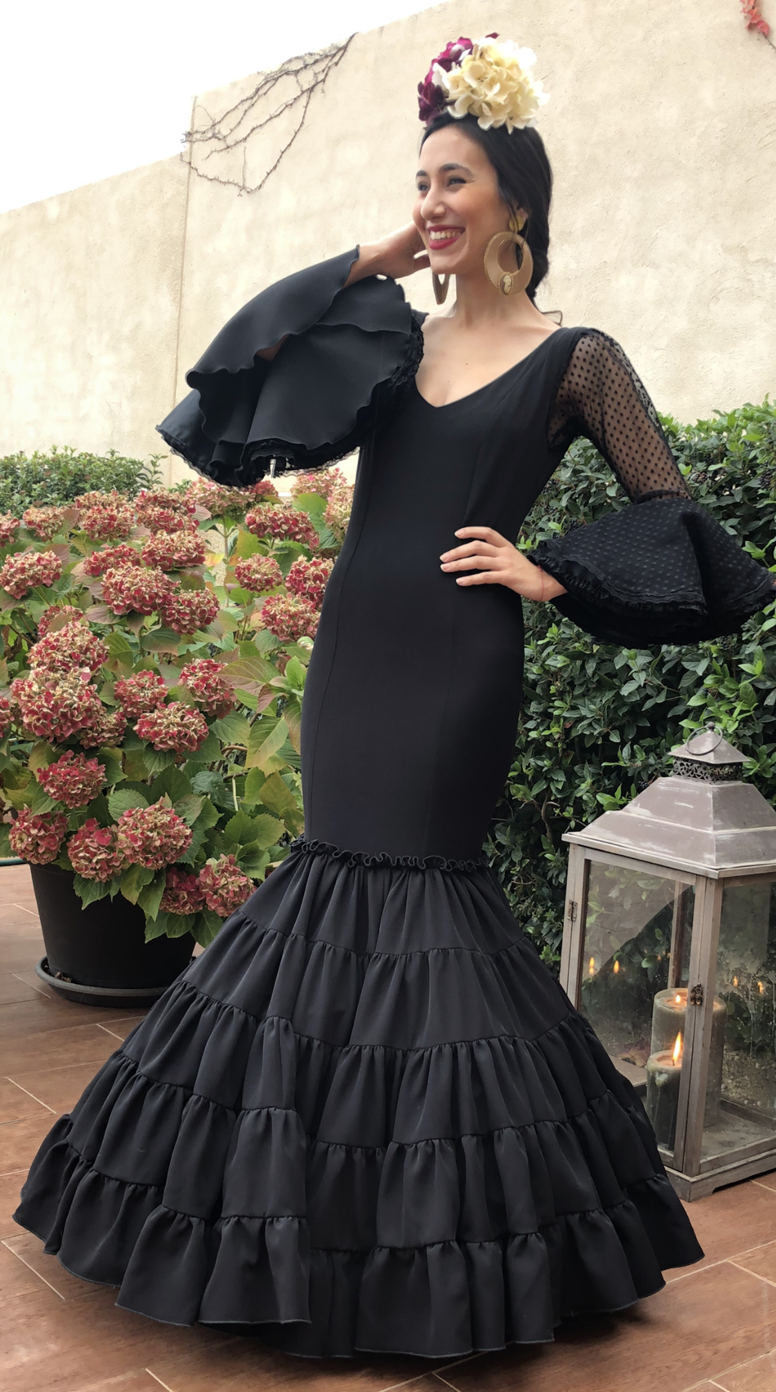 Vestido lycra Negro y mangas de encaje transparente. – Miky Ferrera